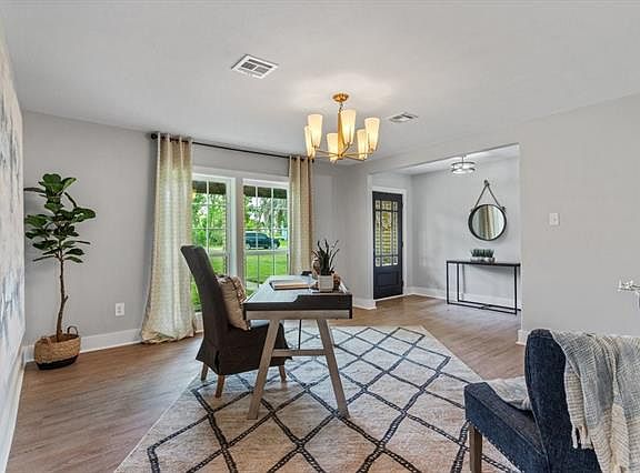 5th image of 810 Lakelyn Dr