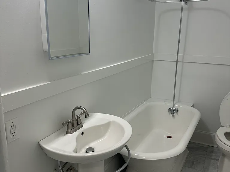 1094 N Ave NE #7 — Photo 9