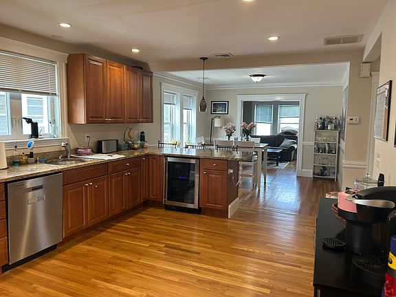 3rd image of 7 Willoughby St #2