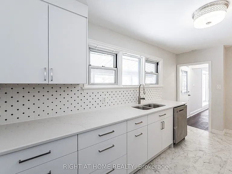 18 Ridgewood Ave — Photo 14