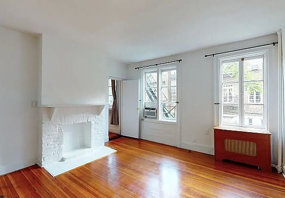 2nd image of 4 Milligan Pl #3