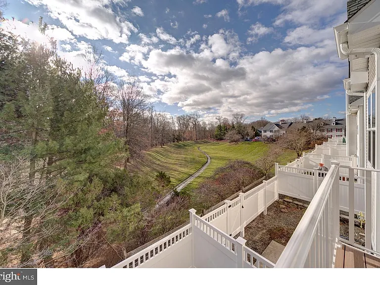 616 Pebble Creek Ct — Photo 19