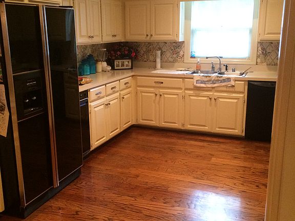 Spacious Kitchen 