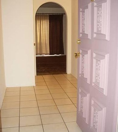 entry 2 foyer 2 living rm