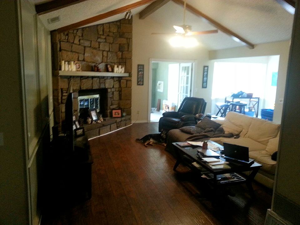 2nd image of 1916 N Cypress Ave