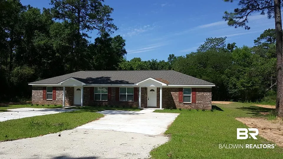 2 bed, 1.0 bath, 1072 sqft, $1,100 — Photo 1