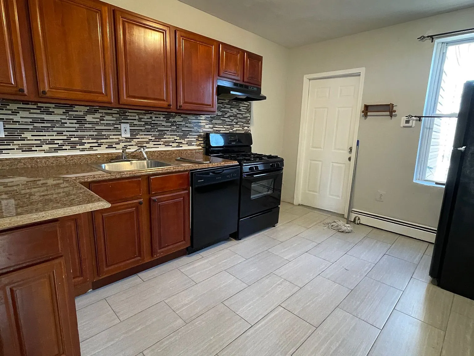 2 bed, 800 sqft, $2,350 — Photo 1