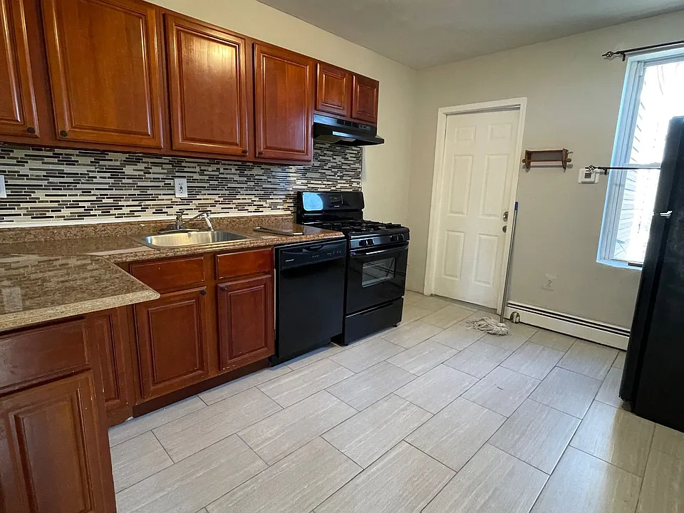 112 Greenville Ave #3