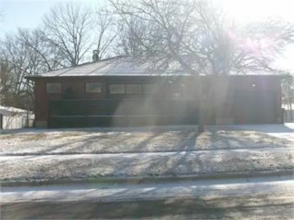 1504 W 4th St, Cedar Falls, IA 50613