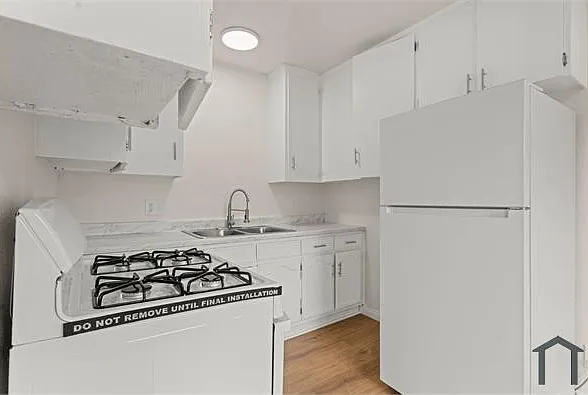 2 bed, 850 sqft, $2,887 — Photo 3