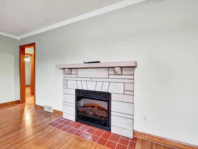 2608 Meadow Dr — Photo 3