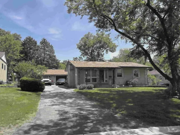 7673 Sprucewood Ave, Woodridge, IL 60517