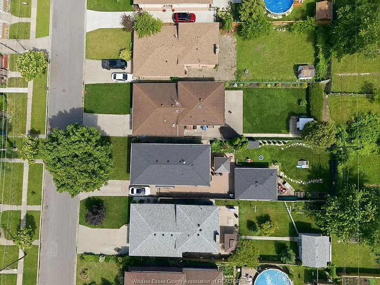 1646 Langlois Ave — Photo 45