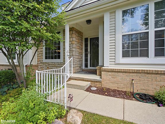 3rd image of 5721 Pinecroft Ct