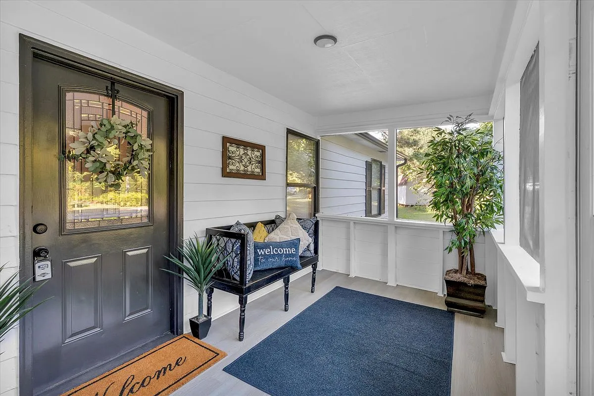 4 bed, 1536 sqft, $2,200 — Photo 2