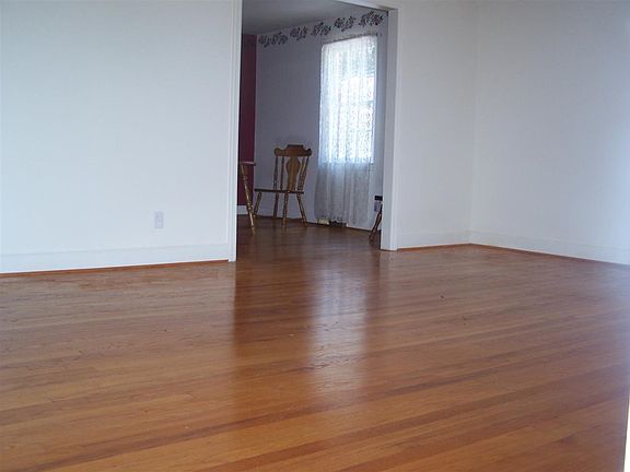 5th image of 502 Marlboro Ave