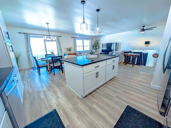 5th image of 1065 Shoreline Rd