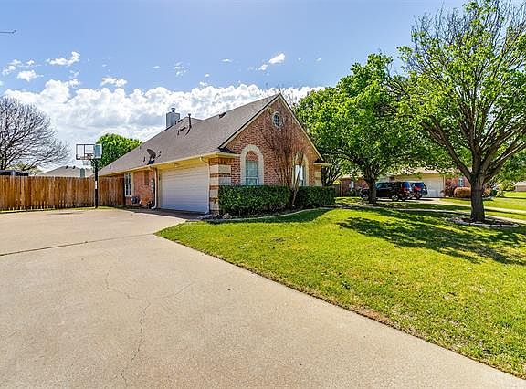4th image of 1025 Muscadine Vine St