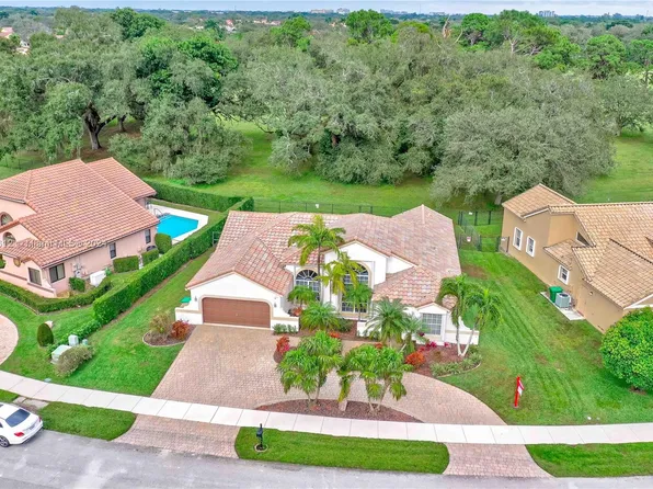 9281 Southern Orchard Rd N, Davie, FL 33328