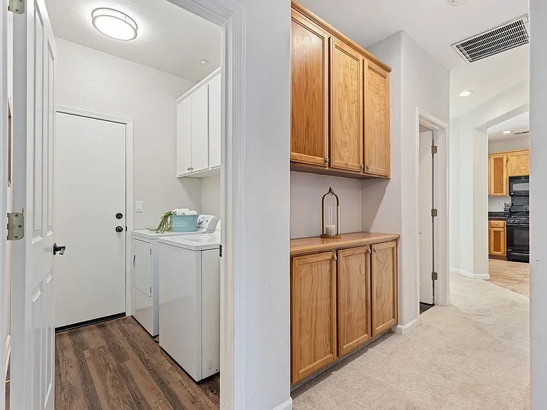 611 Ash Ct — Photo 8