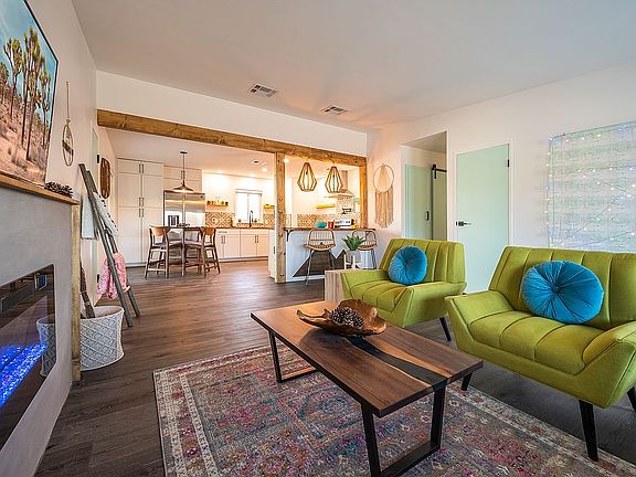 5th image of 61457 Division St