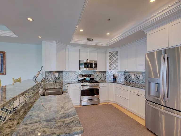 124 Bay St #R2 — Photo 14