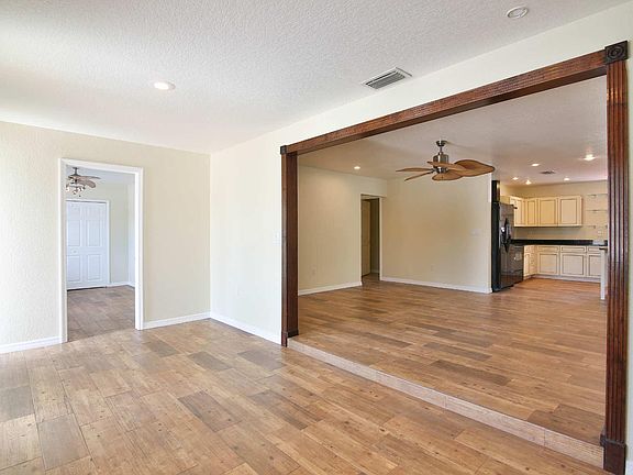 3rd image of 2707 Sydelle St