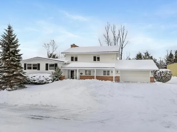 1118 Valley View Ave, Petoskey, MI 49770