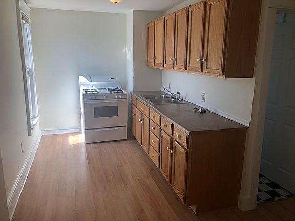 5th image of 2910 Randolph St NE