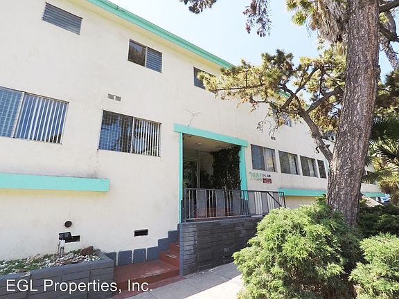 2nd image of 7920 Selma Ave APT 08