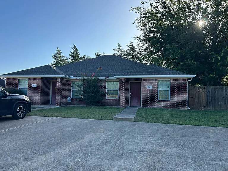 1611 Enloe Ct — Photo 1