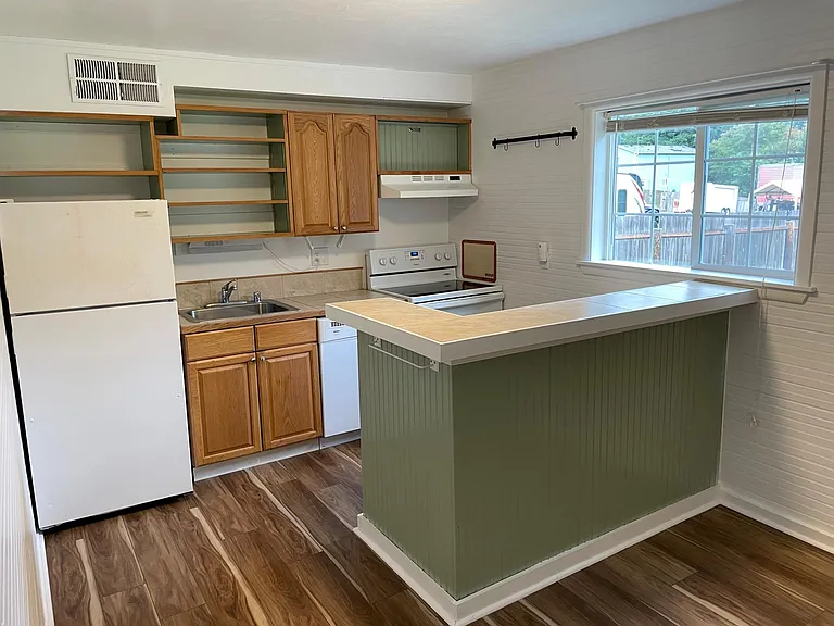 1715 W Railroad Ave #2 — Photo 7