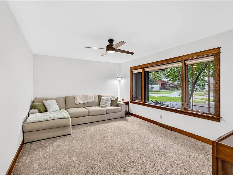 18 Cathy Ct — Photo 6