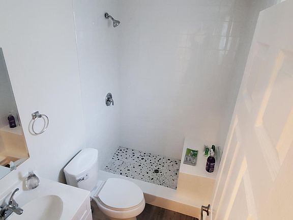 2nd image of 2118 California Ave #2118
