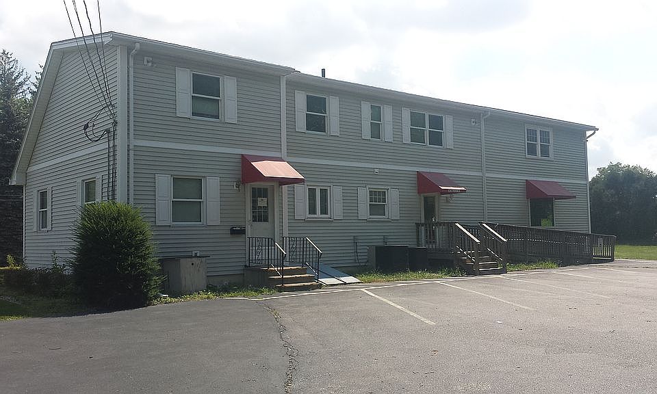 2nd image of 2078 Memorial Dr