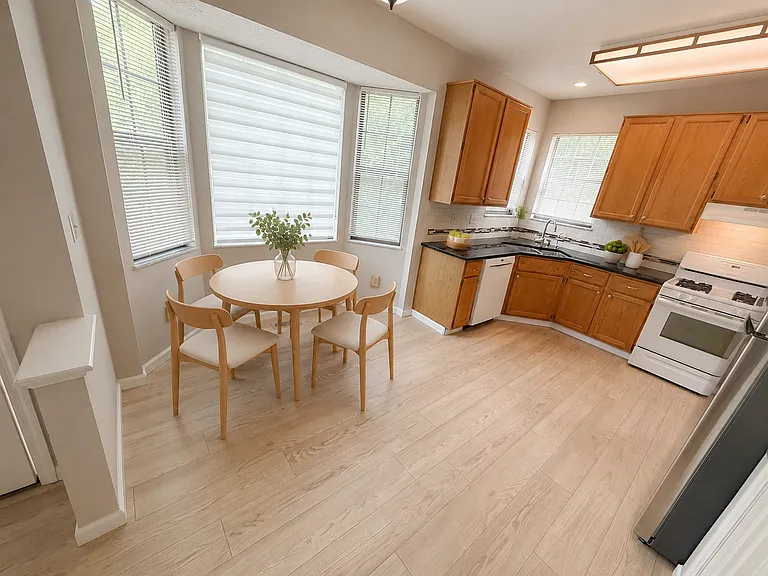8656 Copperview Dr — Photo 3