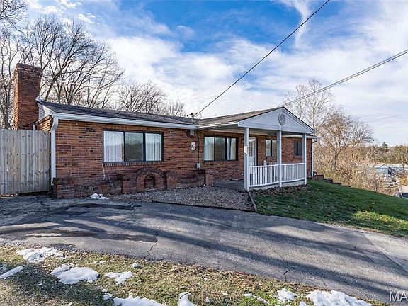 2nd image of 10 Glen Oaks Dr