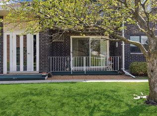 9940 153rd St #1B, Orland Park, IL 60462
