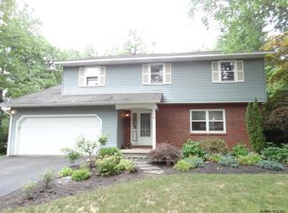 11 Cheshire Pl, Niskayuna, NY 12309
