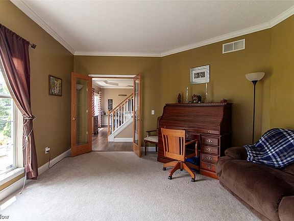 4th image of 1093 Greenwood Ct