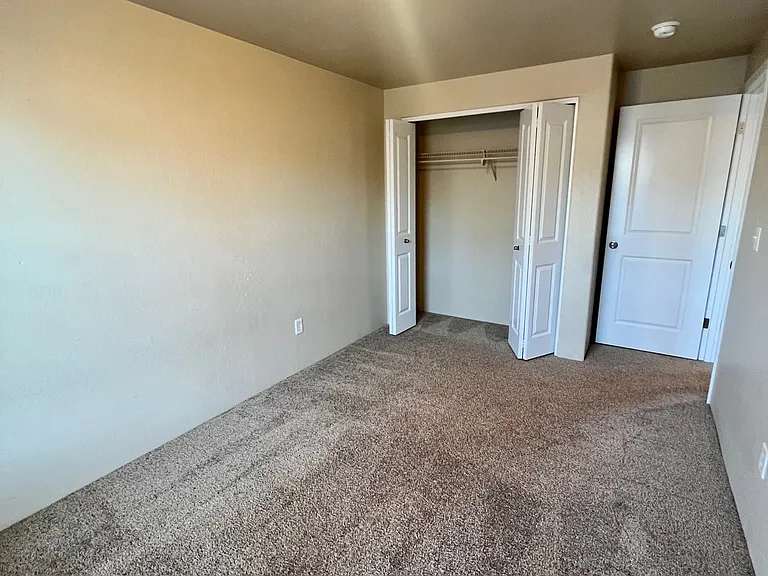 173 N Royal Ave — Photo 8