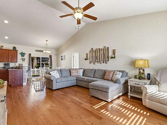 2nd image of 289 Cabo Loop