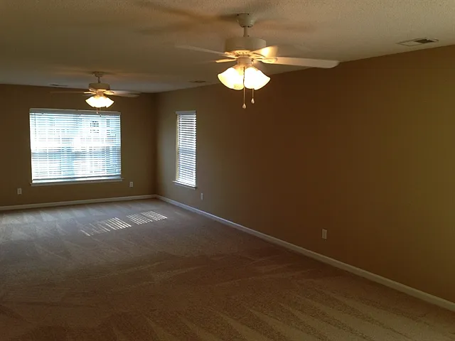 128 Willowbend Ln — Photo 7