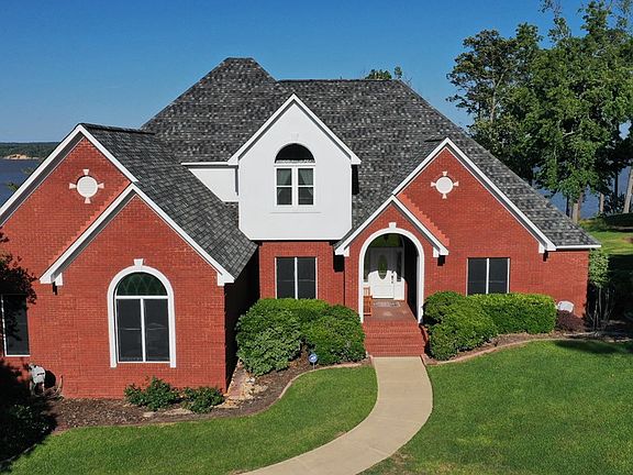 2nd image of 110 Robert E Lee Way