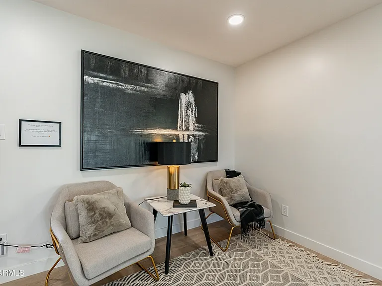 938 W Mission Ln — Photo 21