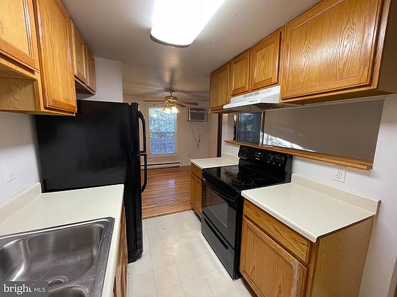 2nd image of 449 Patuxent Ct
