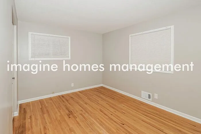 100 Crystal Lake Rd W — Photo 11