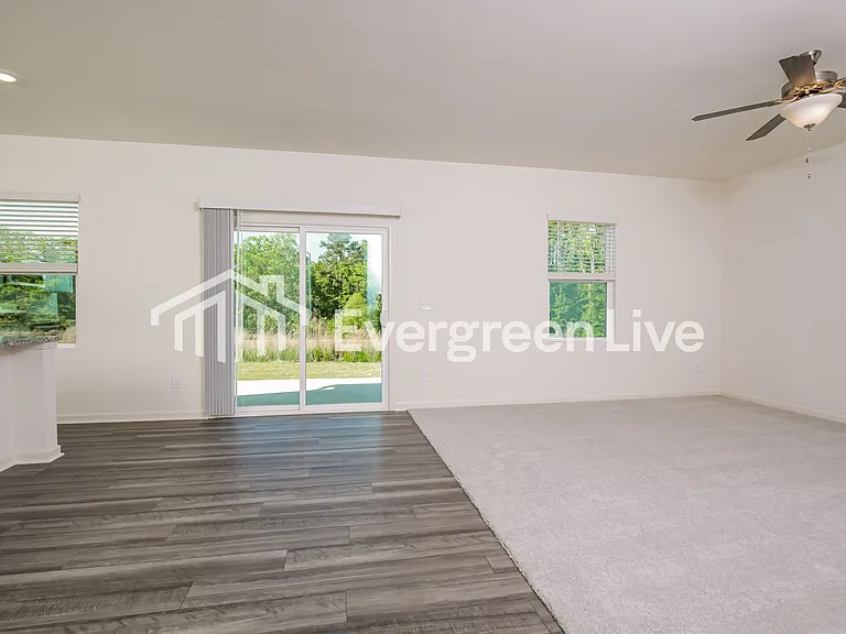 305 Logan Creek Dr — Photo 5