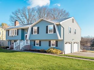 7 Bow Ln, Cromwell, CT 06416