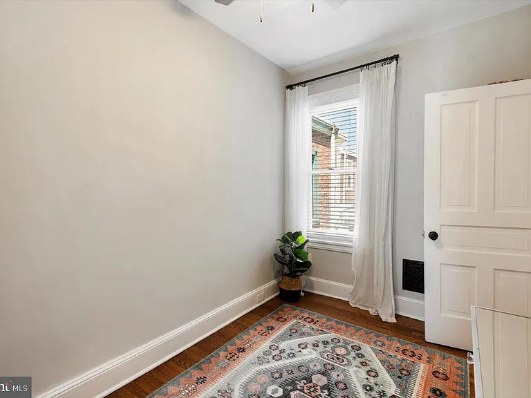 623 Miller St — Photo 30